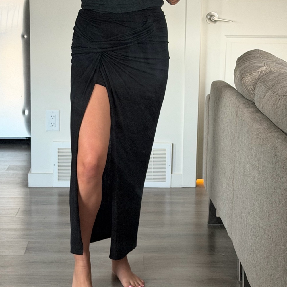 Dynamite Black Twist-Waist Maxi Skirt with High Front Slit